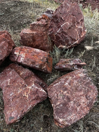 Ландшафтные глыбы красно-фиолетовые 200-1000 килограмм купить в Майкопе