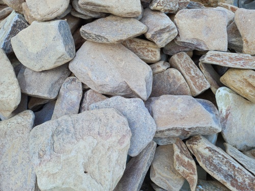 Златолит жёлтый, жёлто-зелёный глыбки и валуны для ланшафтного дизайна купить в Майкопе