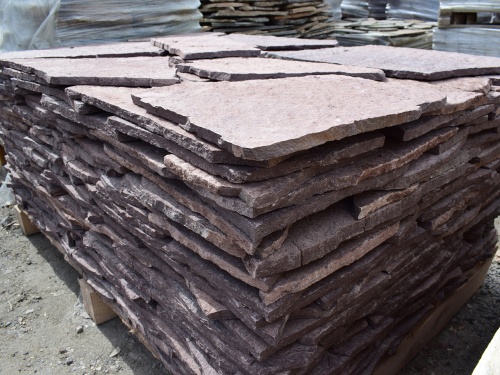 Плитняк лемезит бордовый для облицовки цоколя 20-25 мм  купить в Майкопе