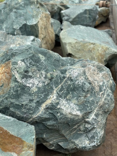 Камни для ландшафтного дизайна зелёные 10-60 килограмм купить в Майкопе