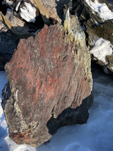 Ландшафтные глыбы красно-фиолетовые 200-1000 килограмм купить в Майкопе