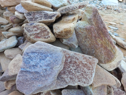 Златолит жёлтый, жёлто-зелёный глыбки и валуны для ланшафтного дизайна купить в Майкопе