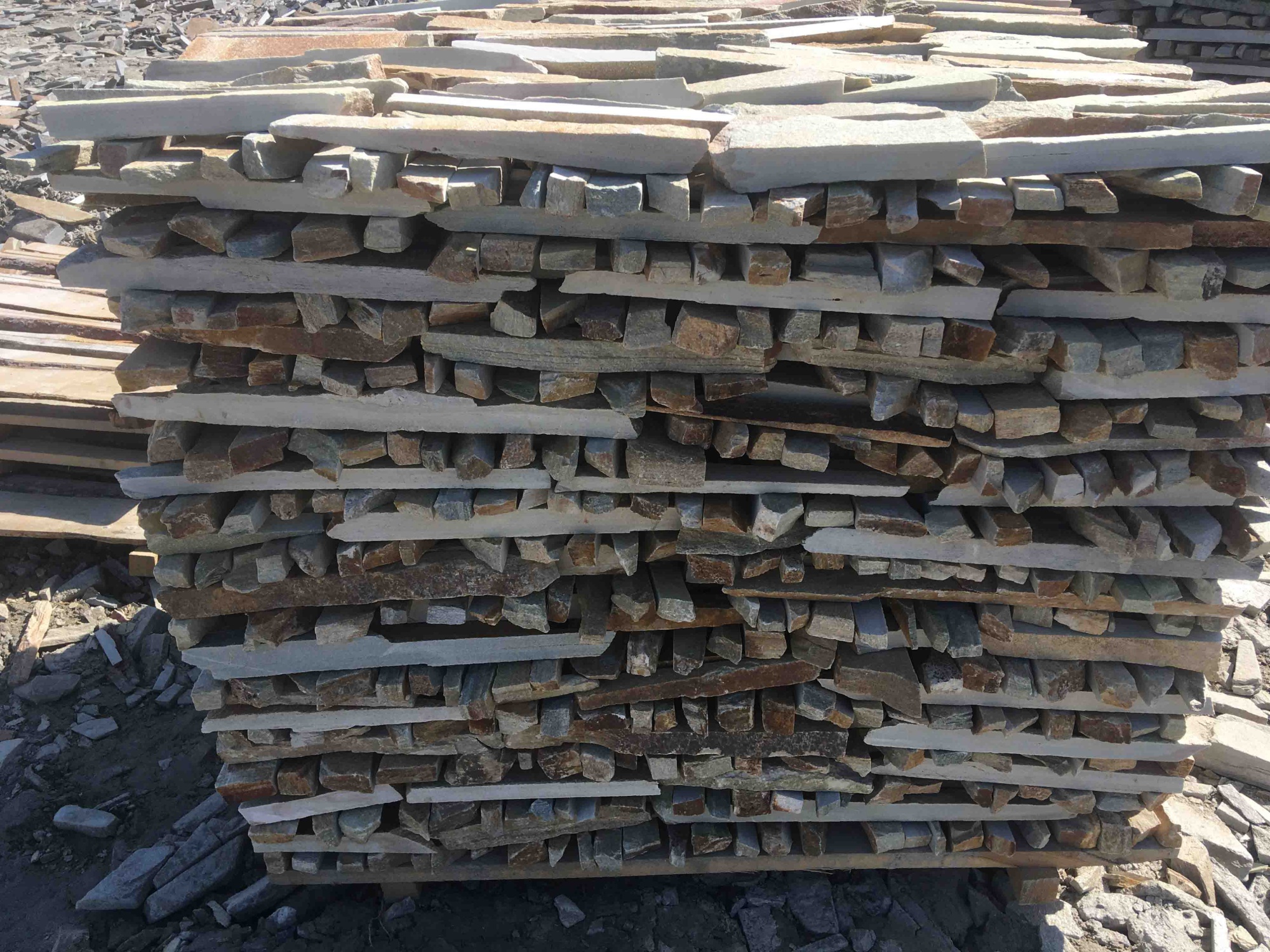 Горбушка златолит золотистый для облицовки купить в Майкопе