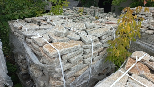 Гранитный плитняк галтованный для парковки купить в Майкопе