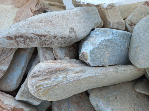 Златолит жёлтый, жёлто-зелёный глыбки и валуны для ланшафтного дизайна купить в Майкопе