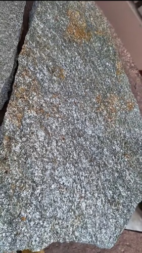 Плитняк златолит серебристый для цоколя, отмостки купить в Майкопе