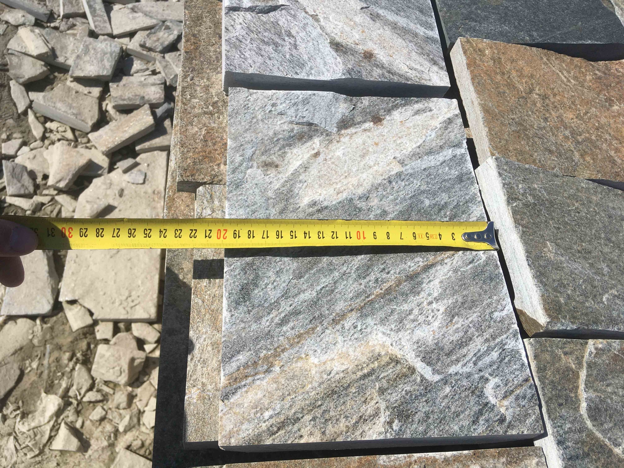 Плитка пилёная златолит Уральский для цоколя, отмостки купить в Майкопе