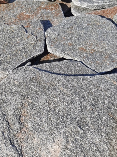 Златолит серебристый галтованный для лестниц купить в Майкопе