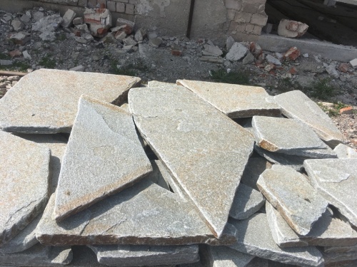 Златолит серебристый галтованный для лестниц купить в Майкопе