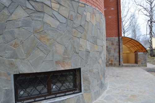 Плитняк златолит Уральский для цоколя, отмостки купить в Майкопе